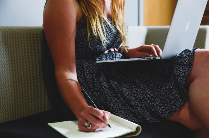 The Entrepreneur's Handbook: Vital Tips and Tricks for Achieving Startup