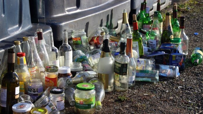 Almost-everyone-makes-these-mistakes-when-disposing-of-used-glass.jpg