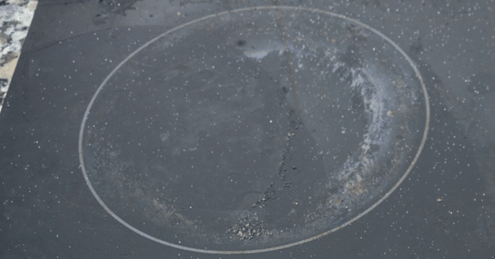 Cleaning-the-ceramic-hob-Ingenious-tips-to-remove-annoying-stains.webp.png