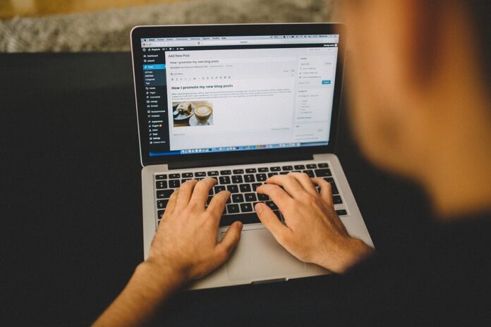 blogging-2620148_960_720.jpg Online Business