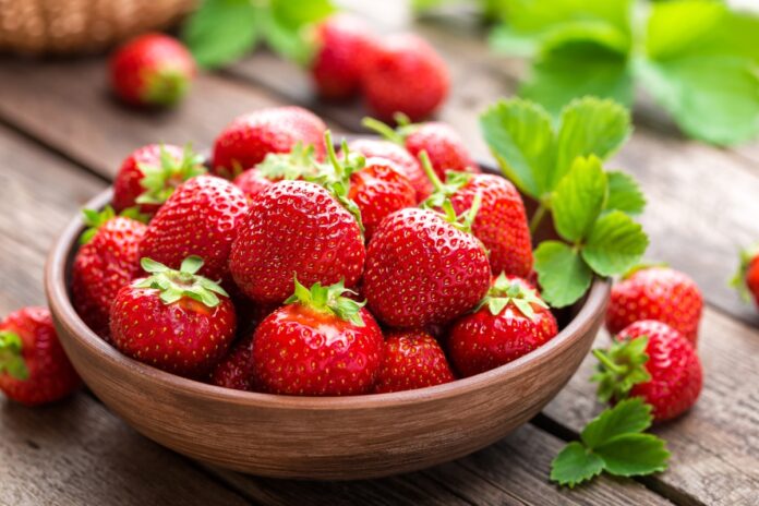 Drying-strawberries-the-perfect-snack-between-meals.jpg