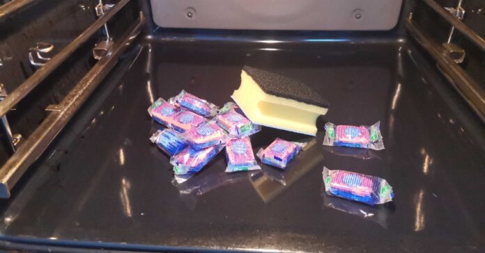 Clean-the-oven-This-1-euro-trick-beats-all-expensive-sprays.jpg