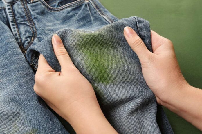Laundry-Toothpaste-against-grass-stains-4-ingenious-instant-helpers.jpg